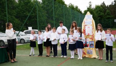 Zdjęcie dla artykułu Dzień Patrona Szkoły w Ślęzakach!