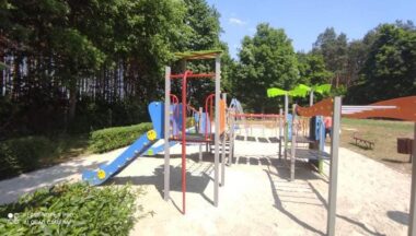 Zdjęcie dla artykułu Nowy plac zabaw  przy przedszkolu w Ślęzakach
