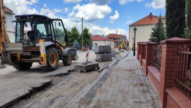 Zdjęcie dla artykułu Trwają roboty drogowe na ul. Wenecja i ul. Kościuszki w Baranowie Sandomierskim! Kiedy zakończą się prace?