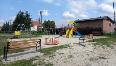 Zdjęcie dla artykułu Nowa infrastruktura dla najmłodszych w miejscowości Wola Baranowska!