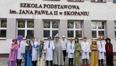 Zdjęcie dla artykułu By świat nabrał radosnych kolorów ! Ogromny sukces Zespołu Szkół w Skopaniu !