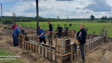 Zdjęcie dla artykułu Rozpoczęto budowę budynku gospodarczego przy OSP Durdy!