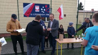 Zdjęcie dla artykułu Gminny turniej piłkarski w Dąbrowicy! Uczniowie zagrali ,,Dla Niepodległej”!