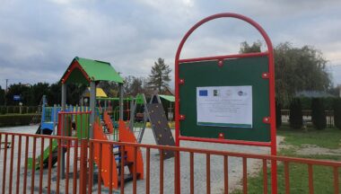 Zdjęcie dla artykułu Nowe oblicze placu zabaw w Woli Baranowskiej!