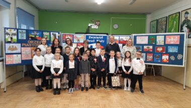 Zdjęcie dla artykułu Znamy zwycięzców IV Gminnego Międzyszkolnego Konkursu Plastycznego ”Orzeł Piastowski rozpościera już swe skrzydła nad baranowskim rynkiem”