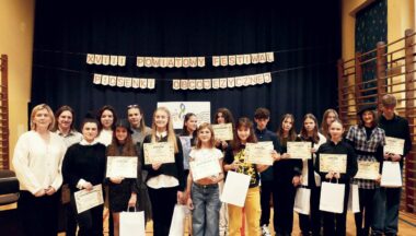 Zdjęcie dla artykułu Szkoła W Ślęzakach zorganizowała XVIII Edycję Powiatowego Festiwalu Piosenki Obcojęzycznej