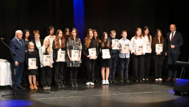 Zdjęcie dla artykułu Gala Stypendialna 2025 – 52 uzdolnionych uczniów nagrodzonych przez Burmistrza Miasta i Gminy Baranów Sandomierski