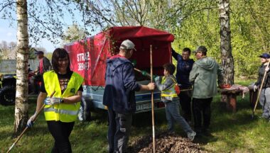Zdjęcie dla artykułu Razem dla środowiska – strażacy ze Skopania oraz mieszkańcy Dymitrowa Małego i Kaczaków w akcji